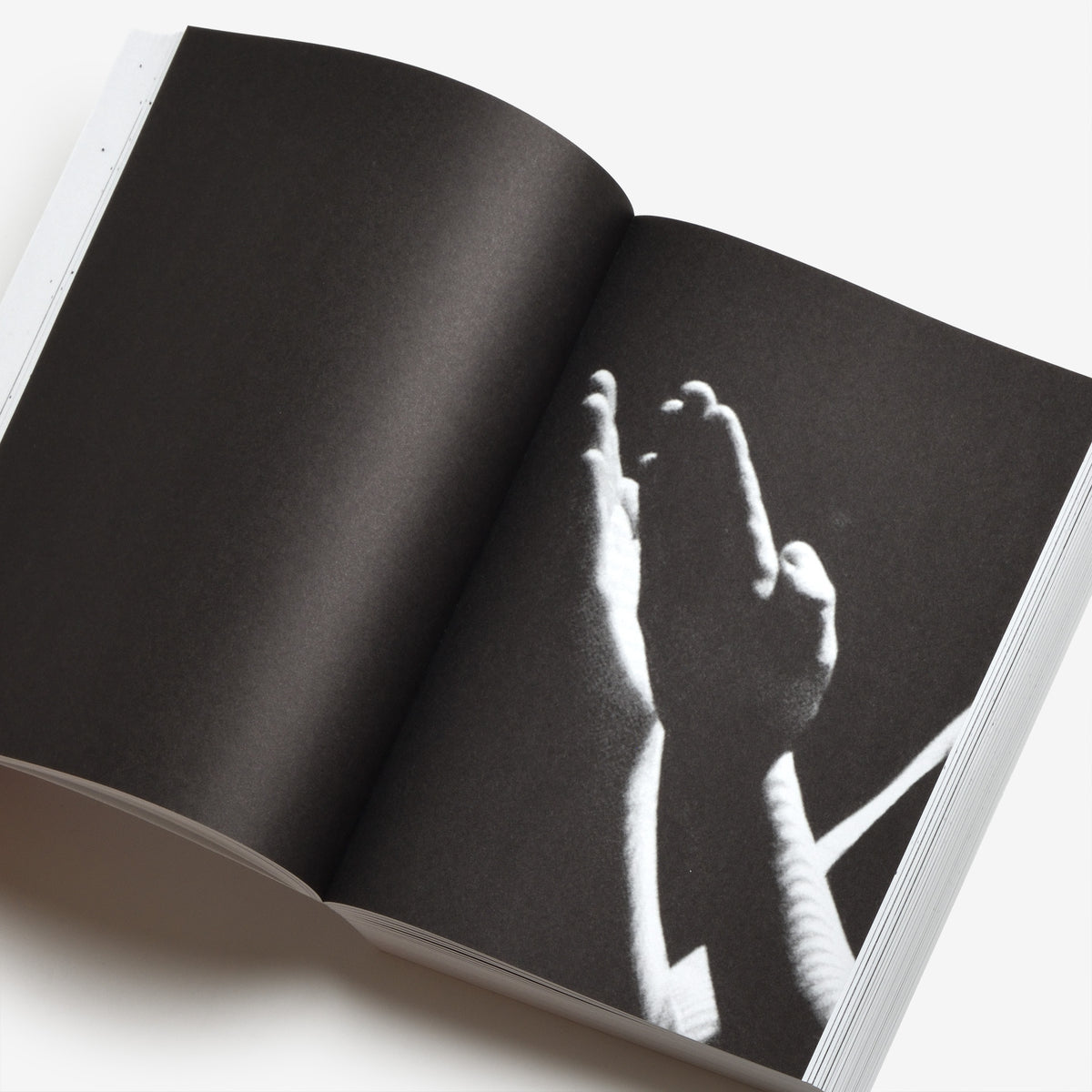 Art-Based (Un)Learning: Unexpected Dialogues with Artworks