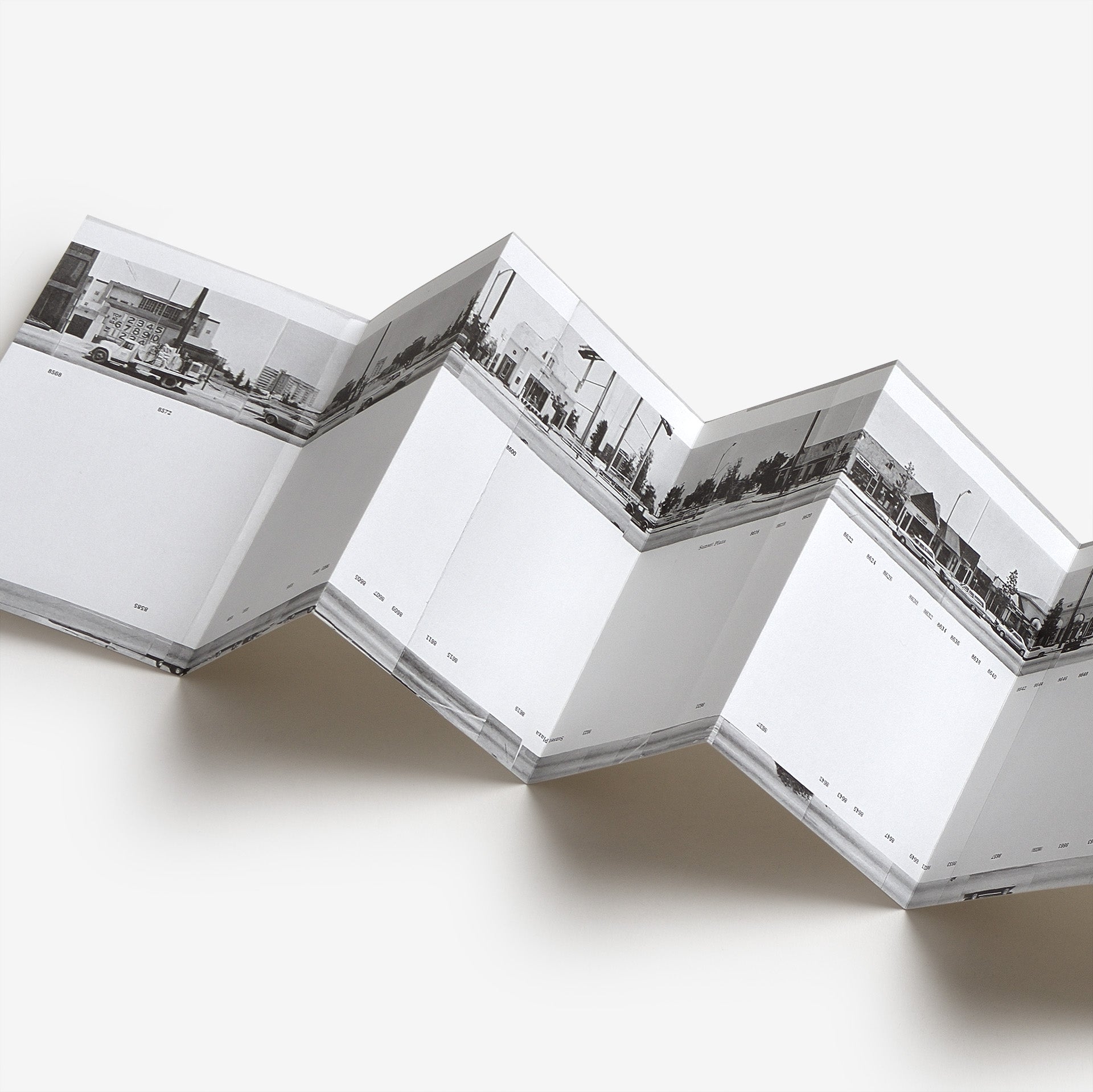 Leporello N° 08 by Jonathan Monk