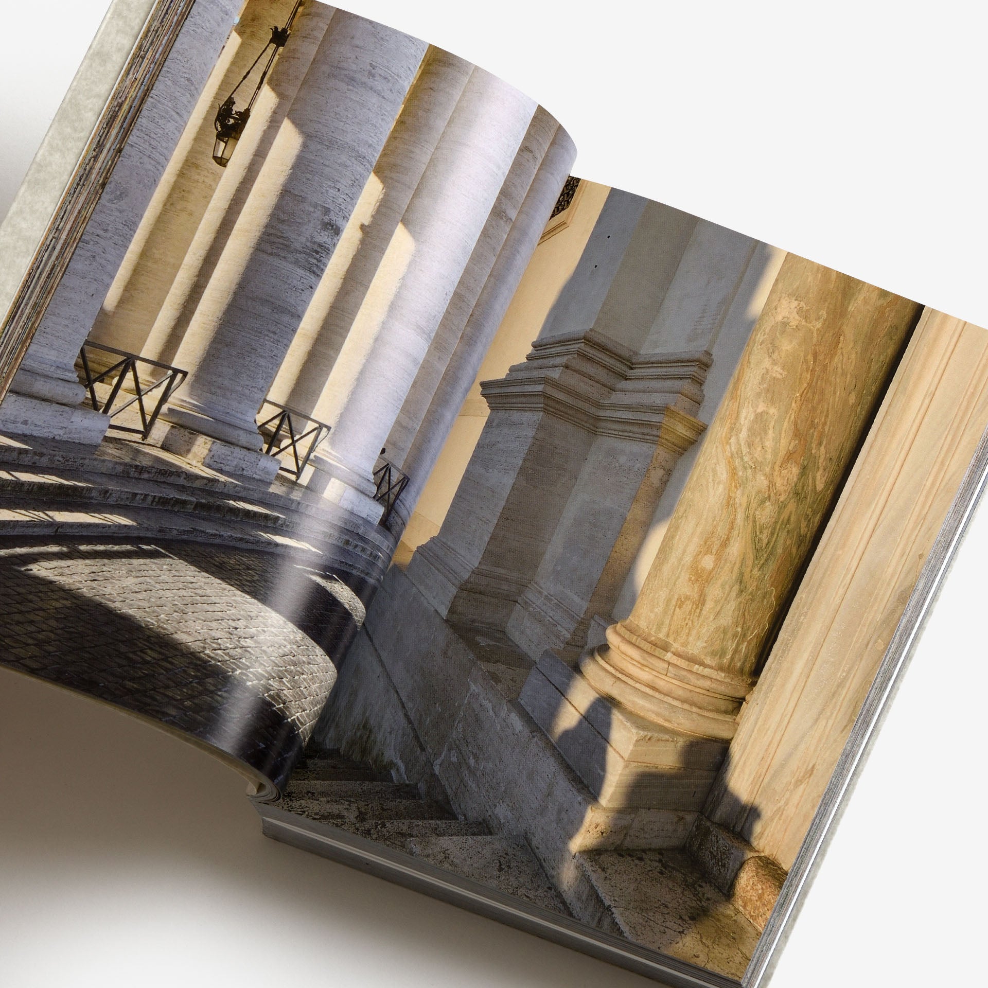 Giovanna Silva: Roma. Never Walk on Crowded Streets